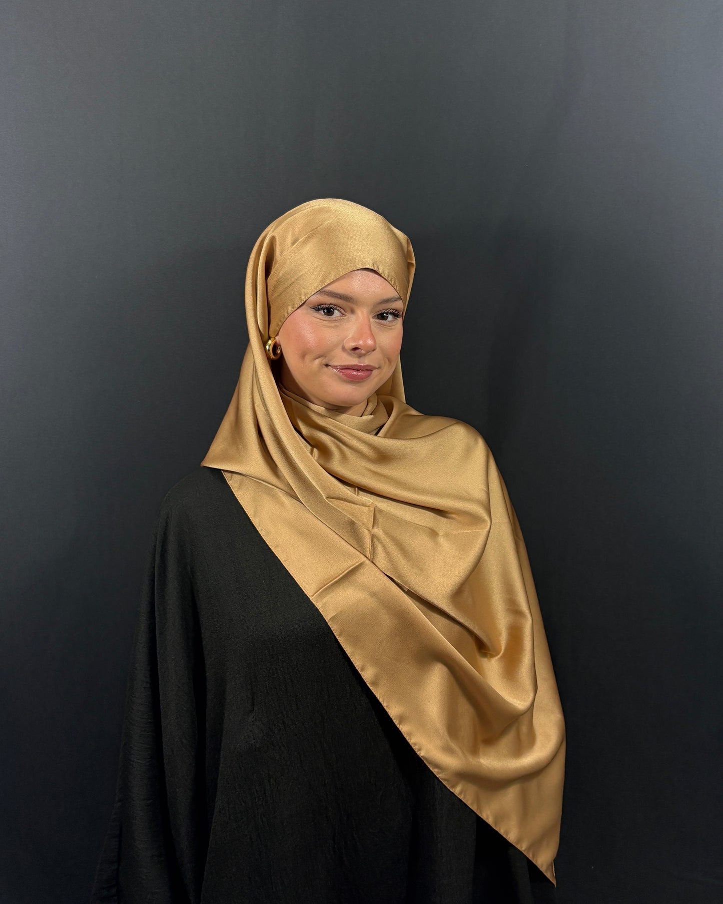 Hijab satin sable